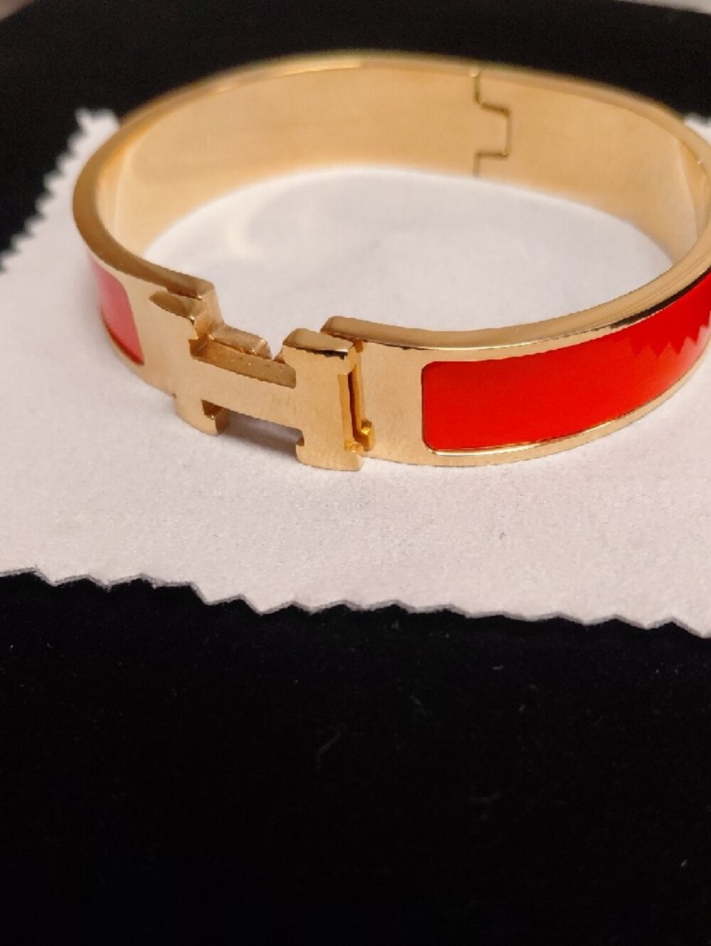 HERMES Gold And Enamel Signature Swing Top Bracelet Bangle